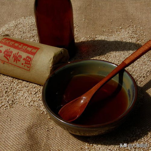 芝麻香油與小磨香油有啥區(qū)別？聽老油工怎么說，牢記1點(diǎn)優(yōu)質(zhì)好吃
